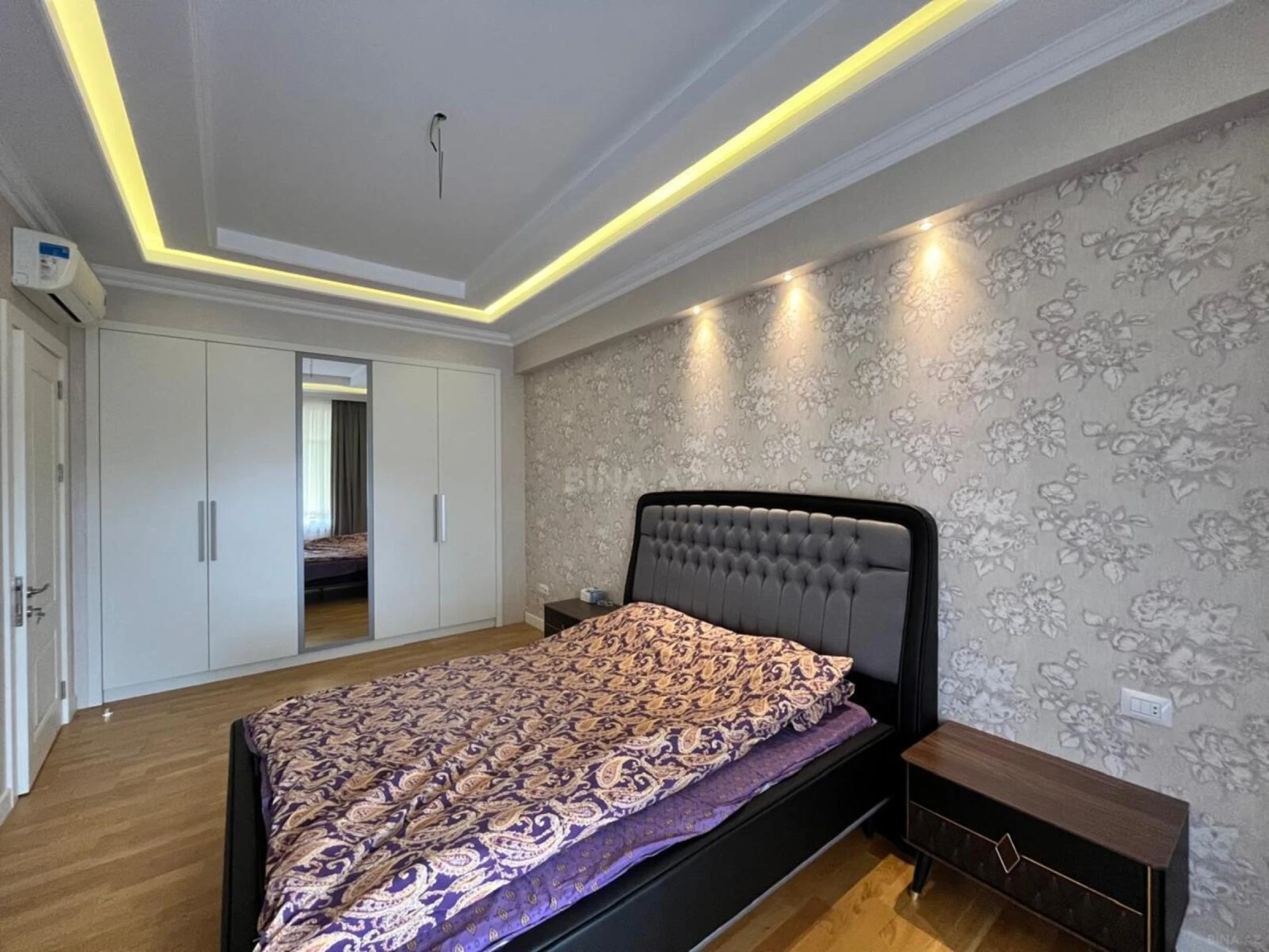 Satılır 3 otaqlı mənzil 170 m²