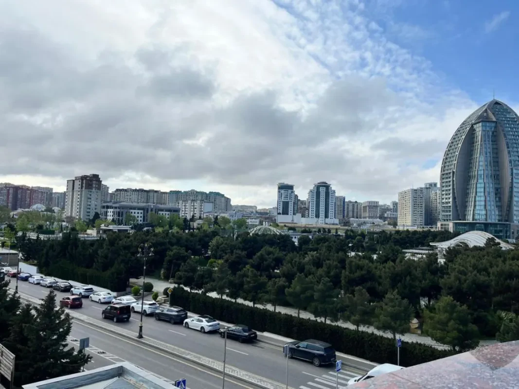Satılır 3 otaqlı mənzil 170 m²