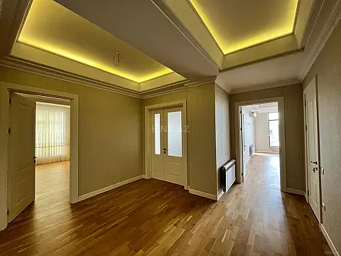 Satılır 3 otaqlı mənzil 170 m²