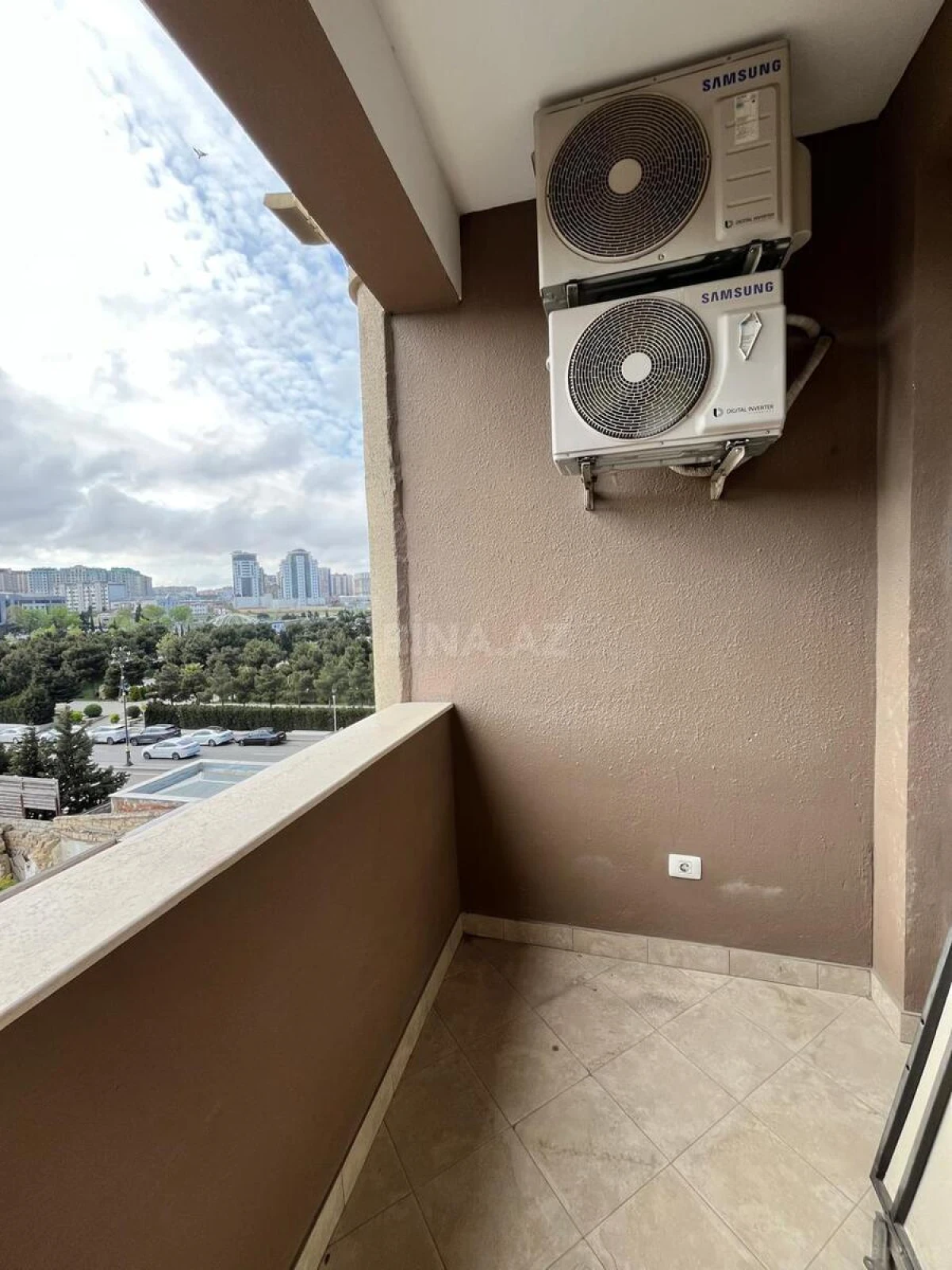 Satılır 3 otaqlı mənzil 170 m²