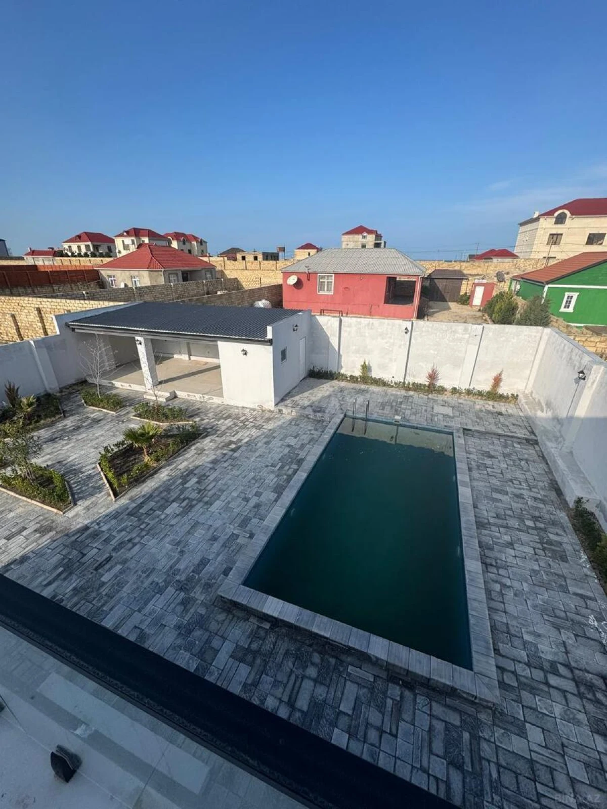 Satılır 5 otaqlı həyət evi 280 m²