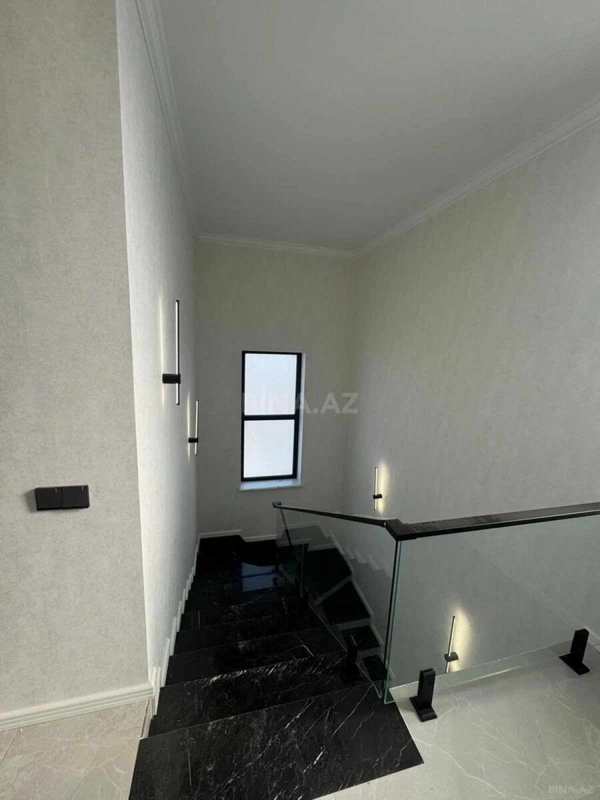 Satılır 5 otaqlı həyət evi 280 m²
