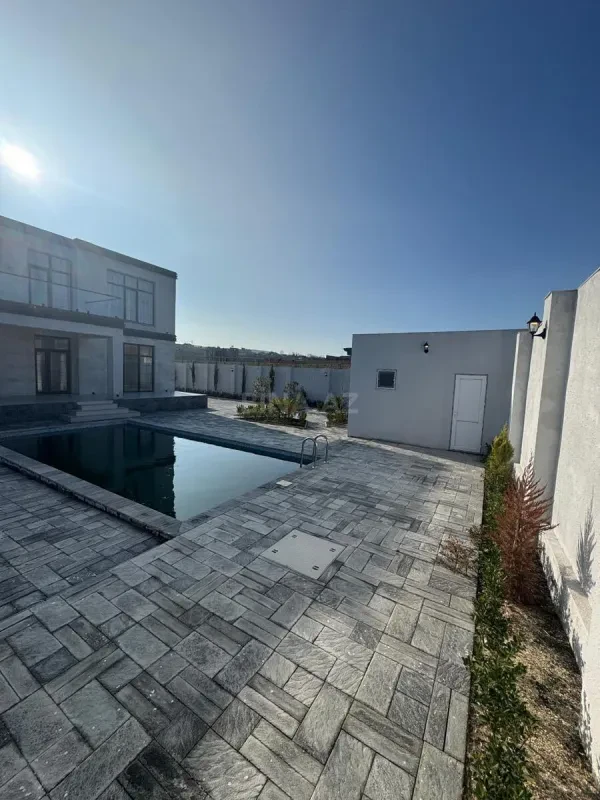 Satılır 5 otaqlı həyət evi 280 m²