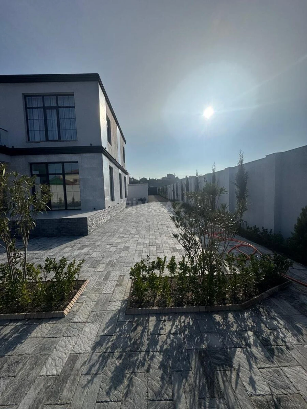Satılır 5 otaqlı həyət evi 280 m²