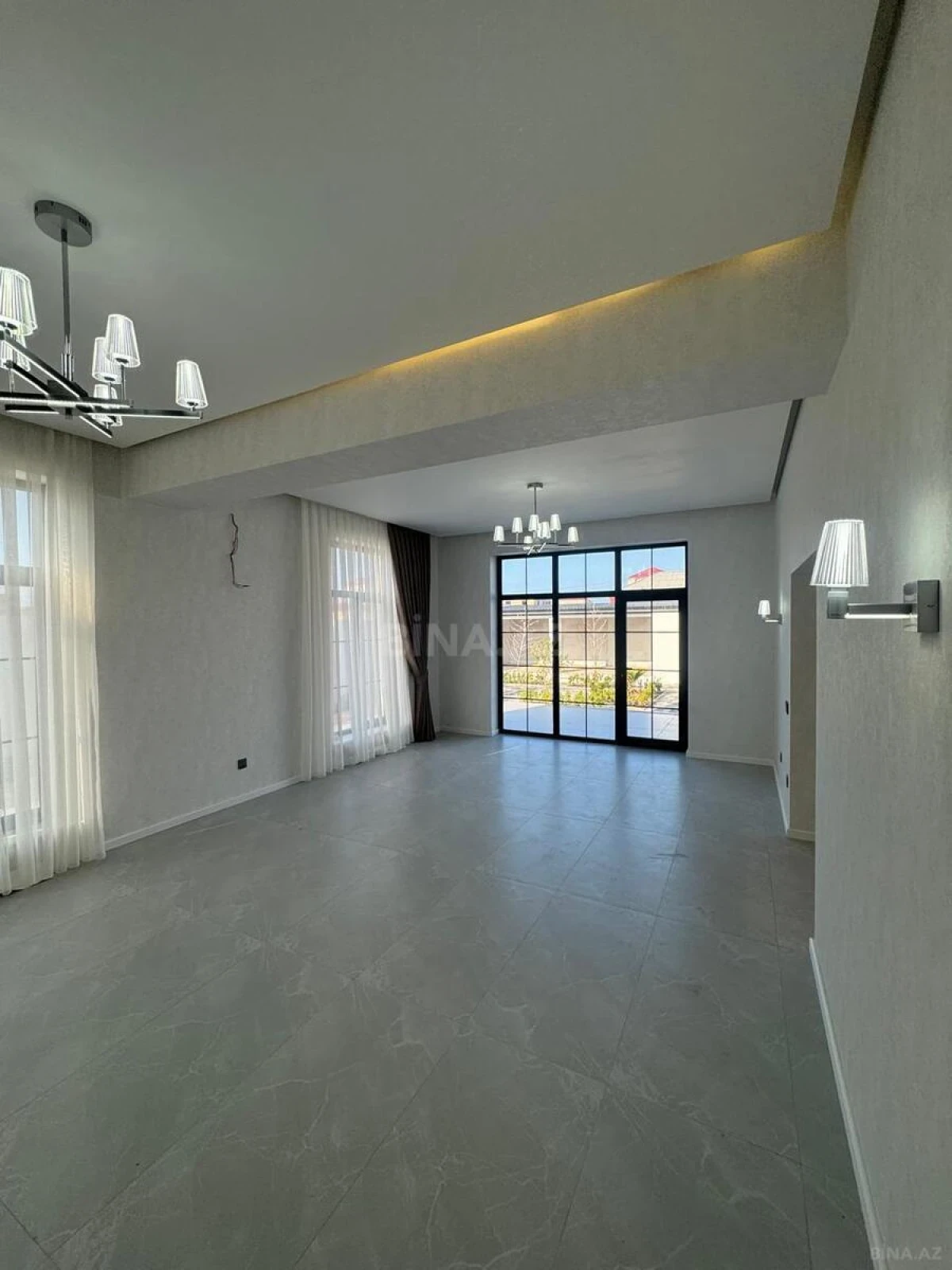 Satılır 5 otaqlı həyət evi 280 m²