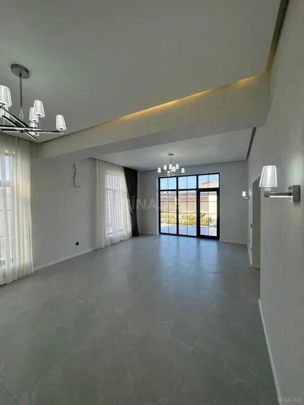 Satılır 5 otaqlı həyət evi 280 m²