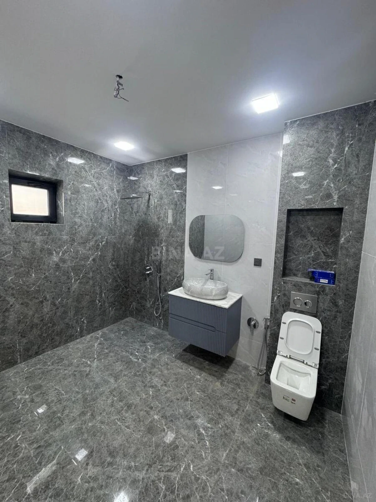 Satılır 5 otaqlı həyət evi 280 m²