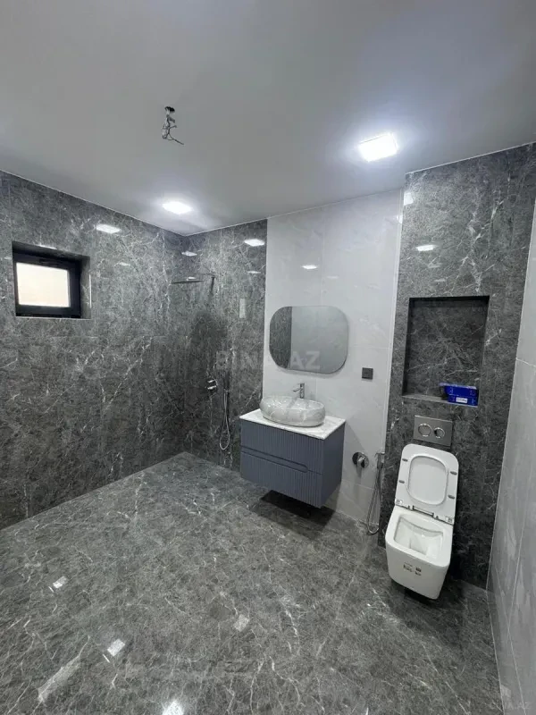 Satılır 5 otaqlı həyət evi 280 m²
