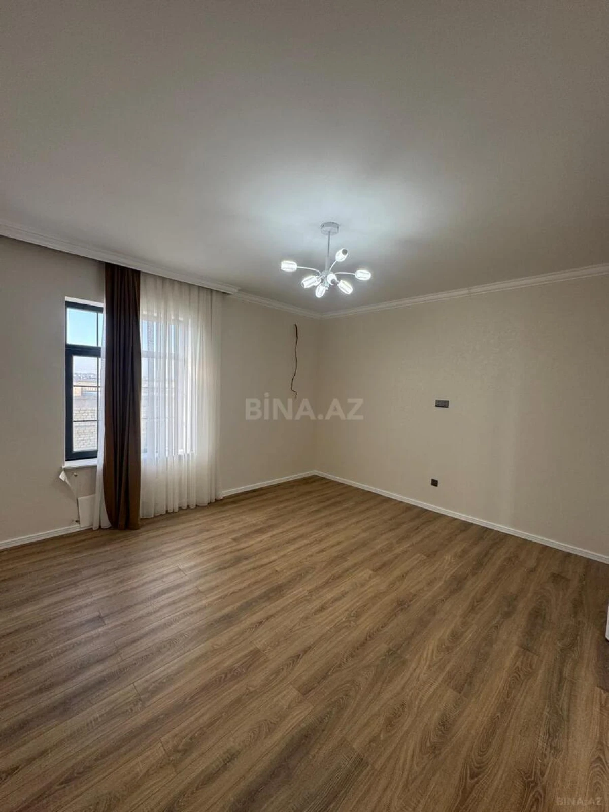 Satılır 5 otaqlı həyət evi 280 m²