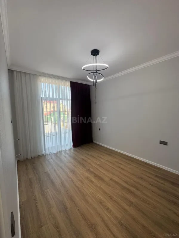Satılır 5 otaqlı həyət evi 280 m²
