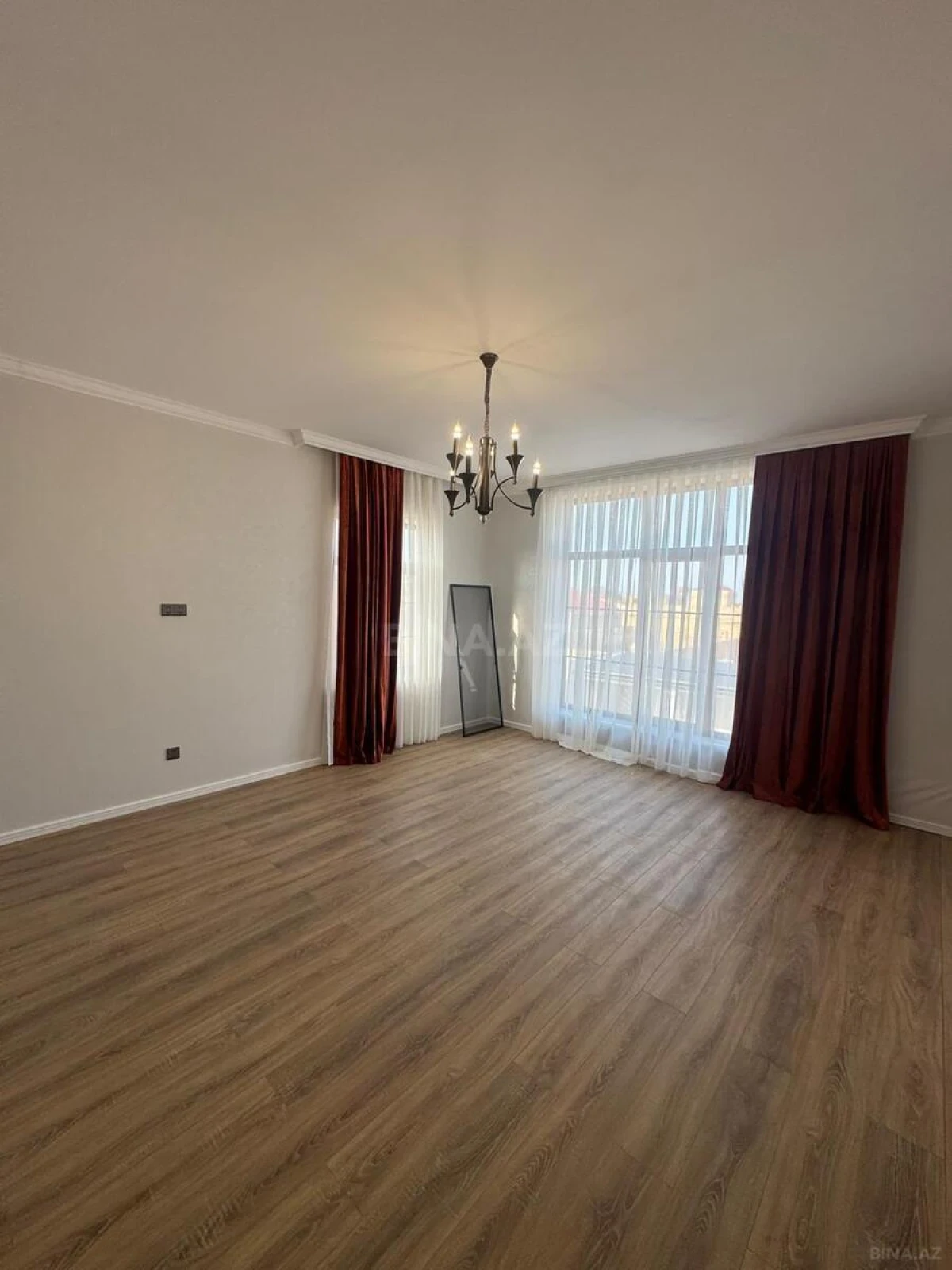 Satılır 5 otaqlı həyət evi 280 m²