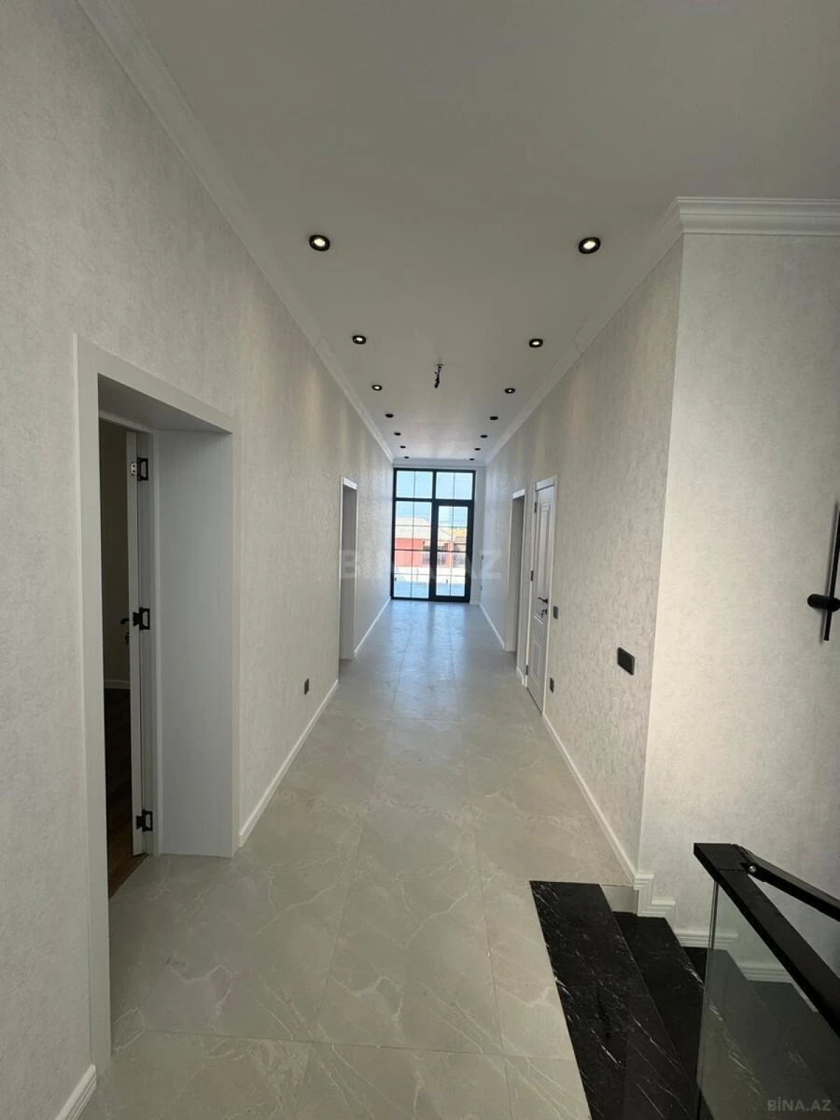 Satılır 5 otaqlı həyət evi 280 m²