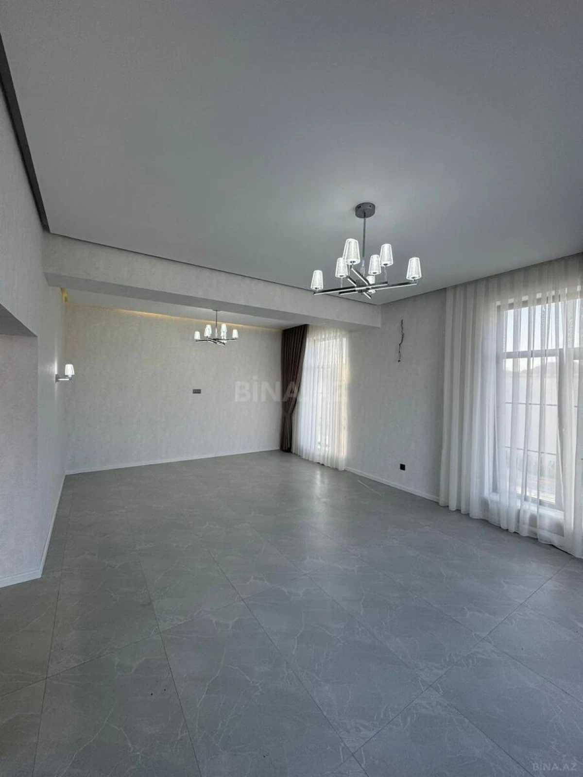 Satılır 5 otaqlı həyət evi 280 m²