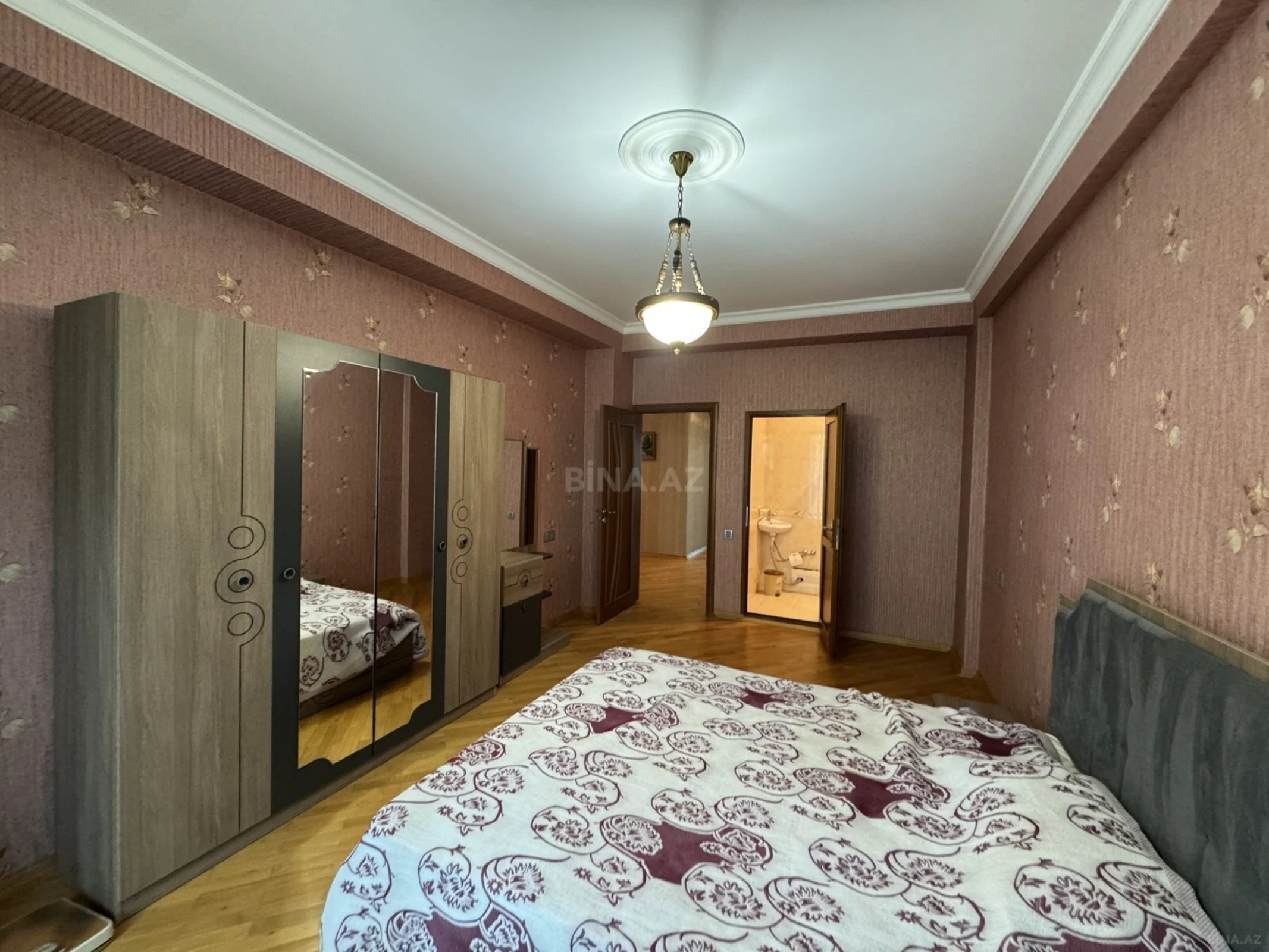 Kirayə verilir 3 otaqlı mənzil 125 m²