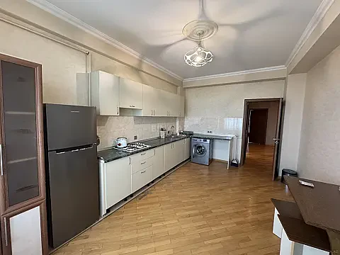 Kirayə verilir 3 otaqlı mənzil 125 m²
