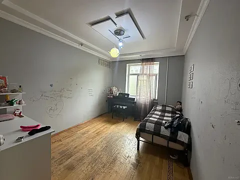 Satılır 4 otaqlı mənzil 90 m²