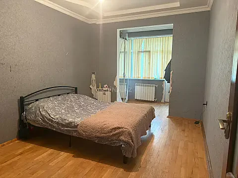 Satılır 4 otaqlı mənzil 90 m²