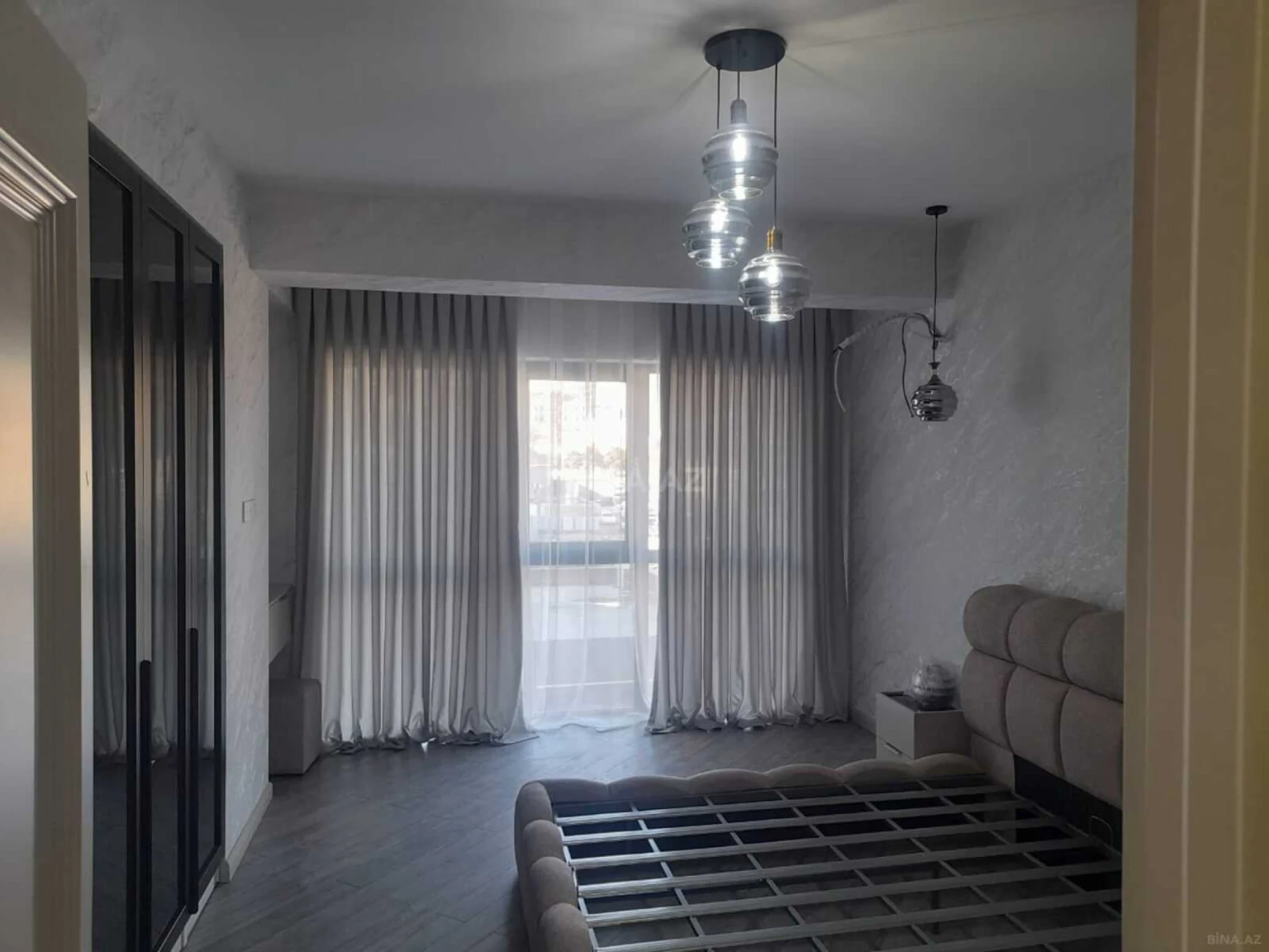 Kirayə verilir 3 otaqlı mənzil 130 m²