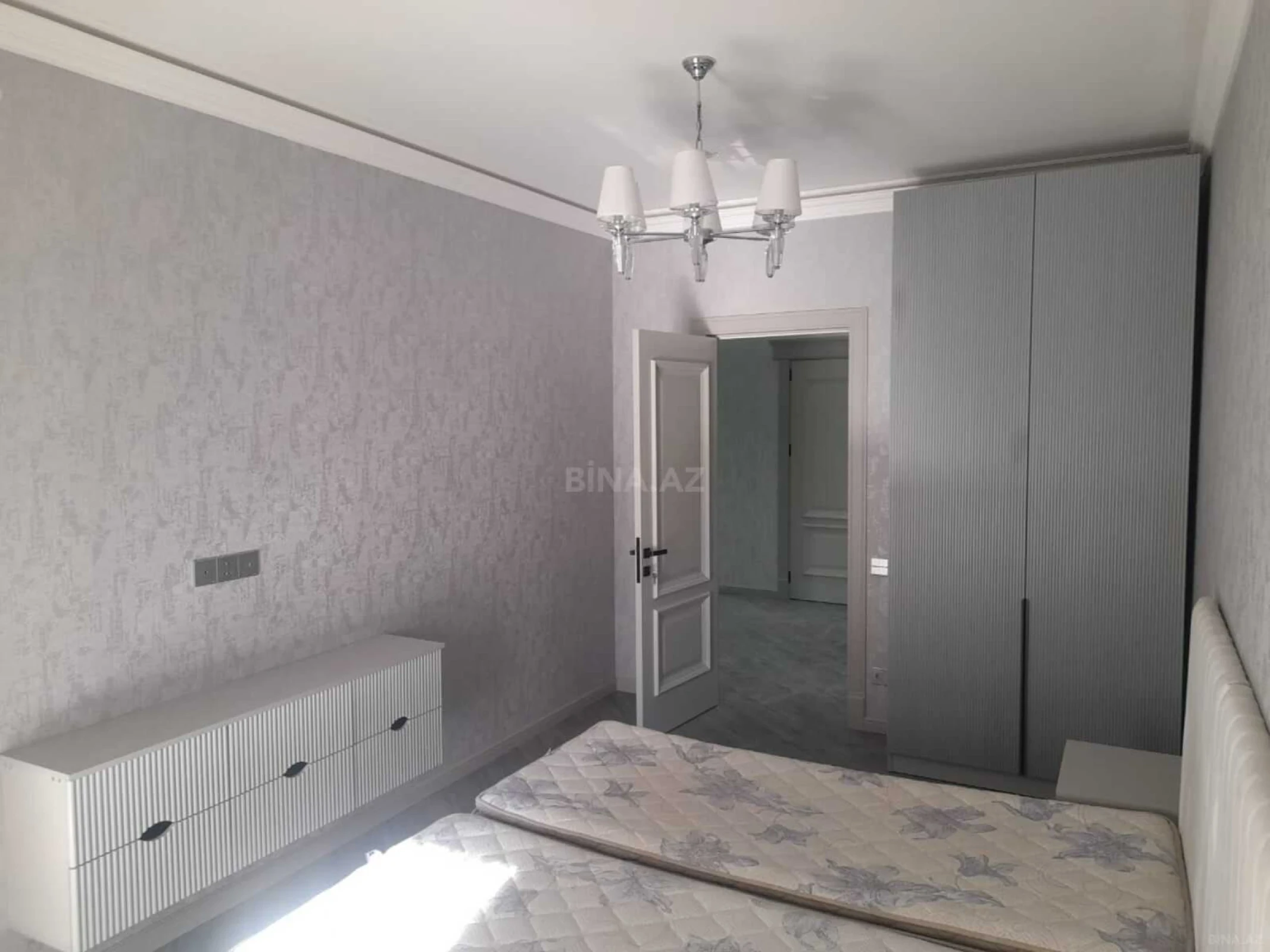 Kirayə verilir 3 otaqlı mənzil 130 m²