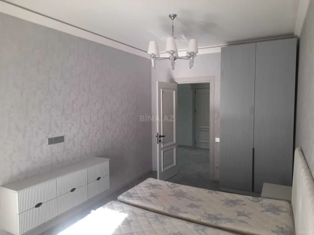 Kirayə verilir 3 otaqlı mənzil 130 m²
