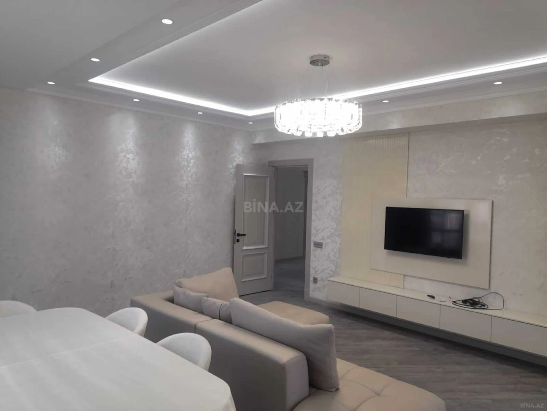 Kirayə verilir 3 otaqlı mənzil 130 m²