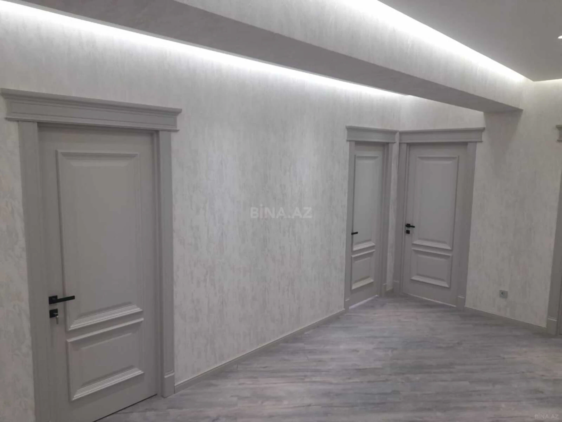 Kirayə verilir 3 otaqlı mənzil 130 m²