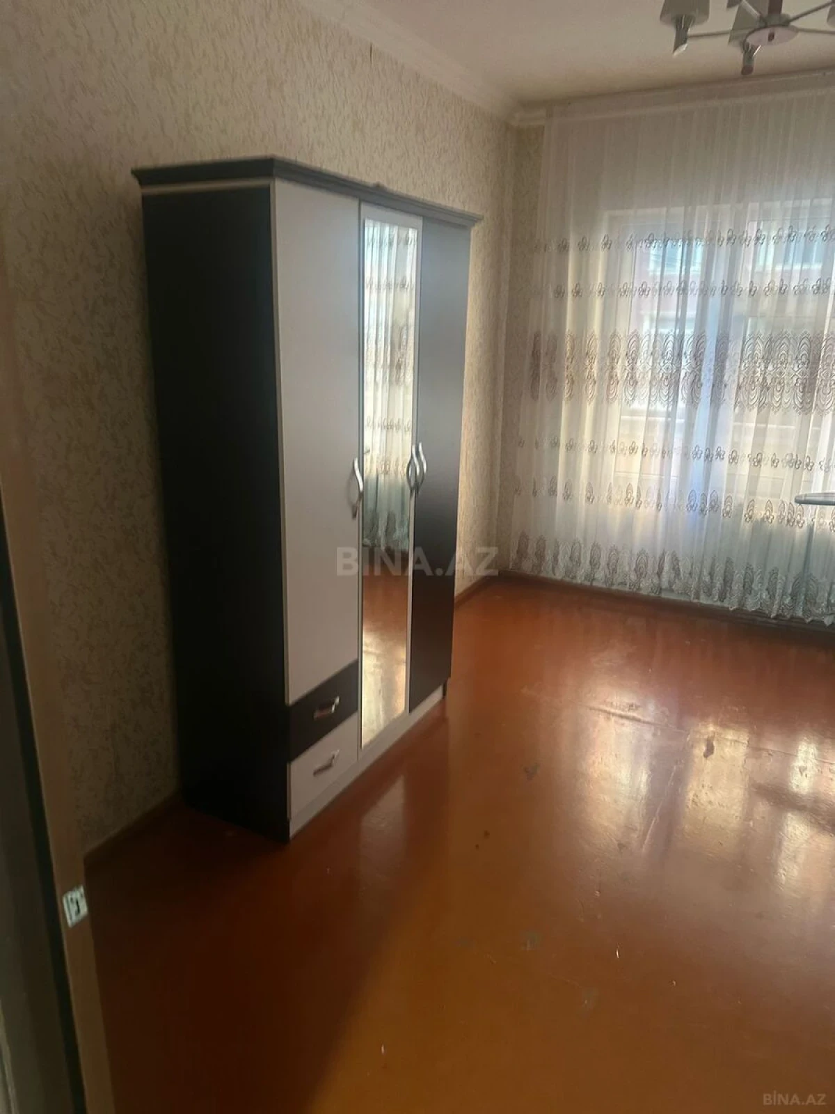 Satılır 4 otaqlı mənzil 110 m²