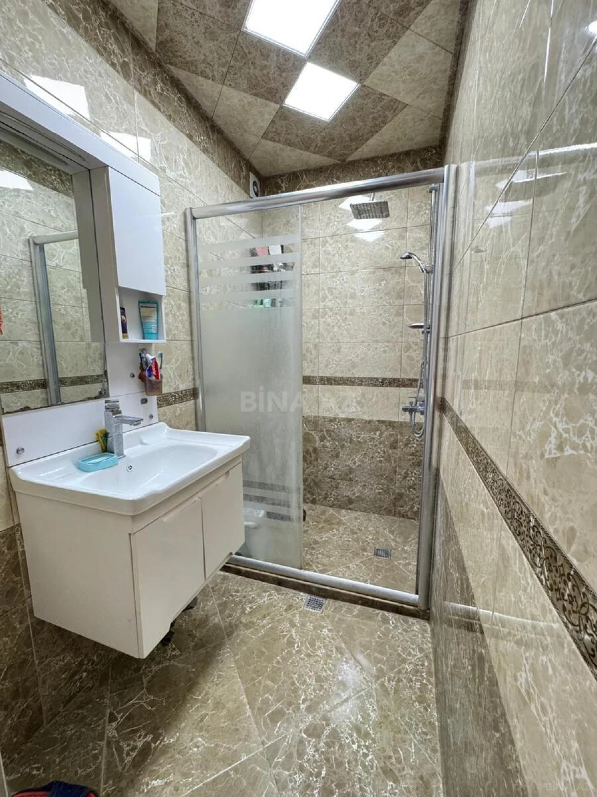 Satılır 5 otaqlı mənzil 130 m²