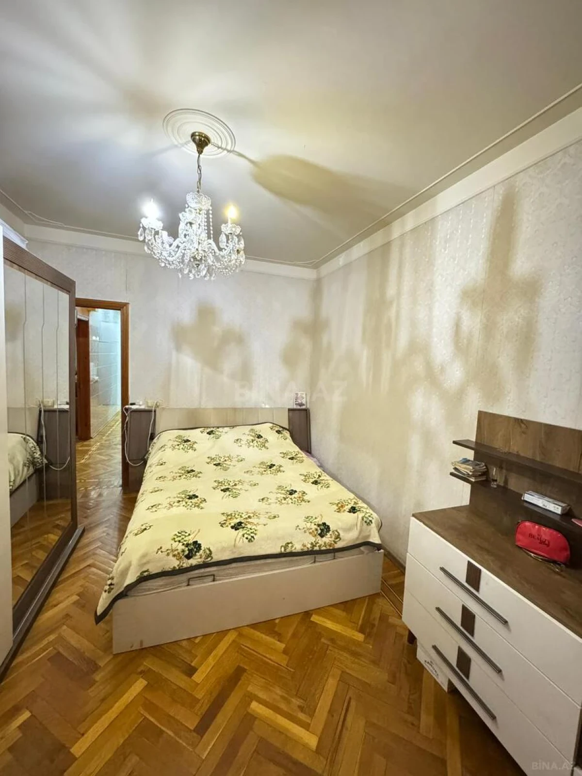 Satılır 5 otaqlı mənzil 130 m²