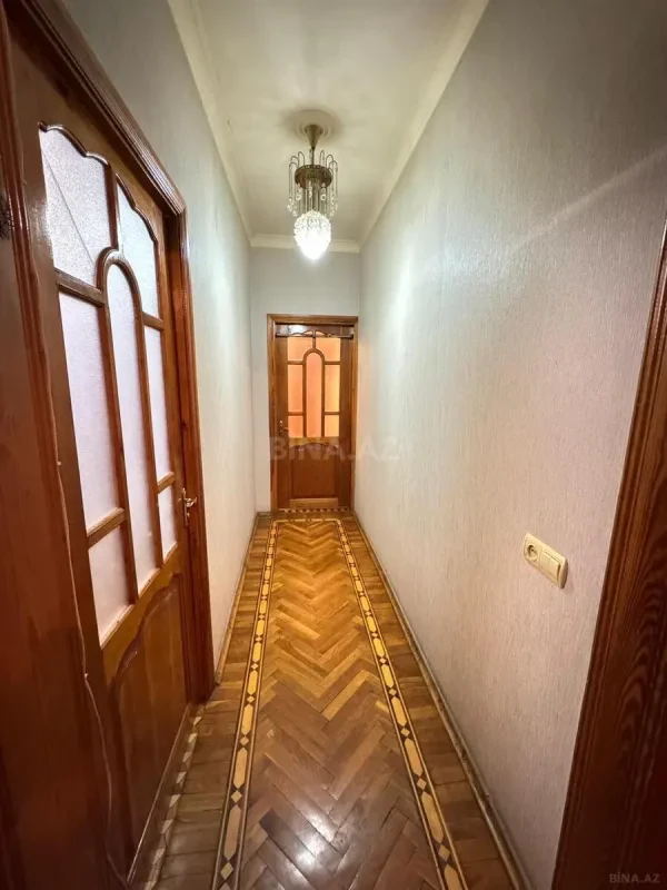 Satılır 5 otaqlı mənzil 130 m²