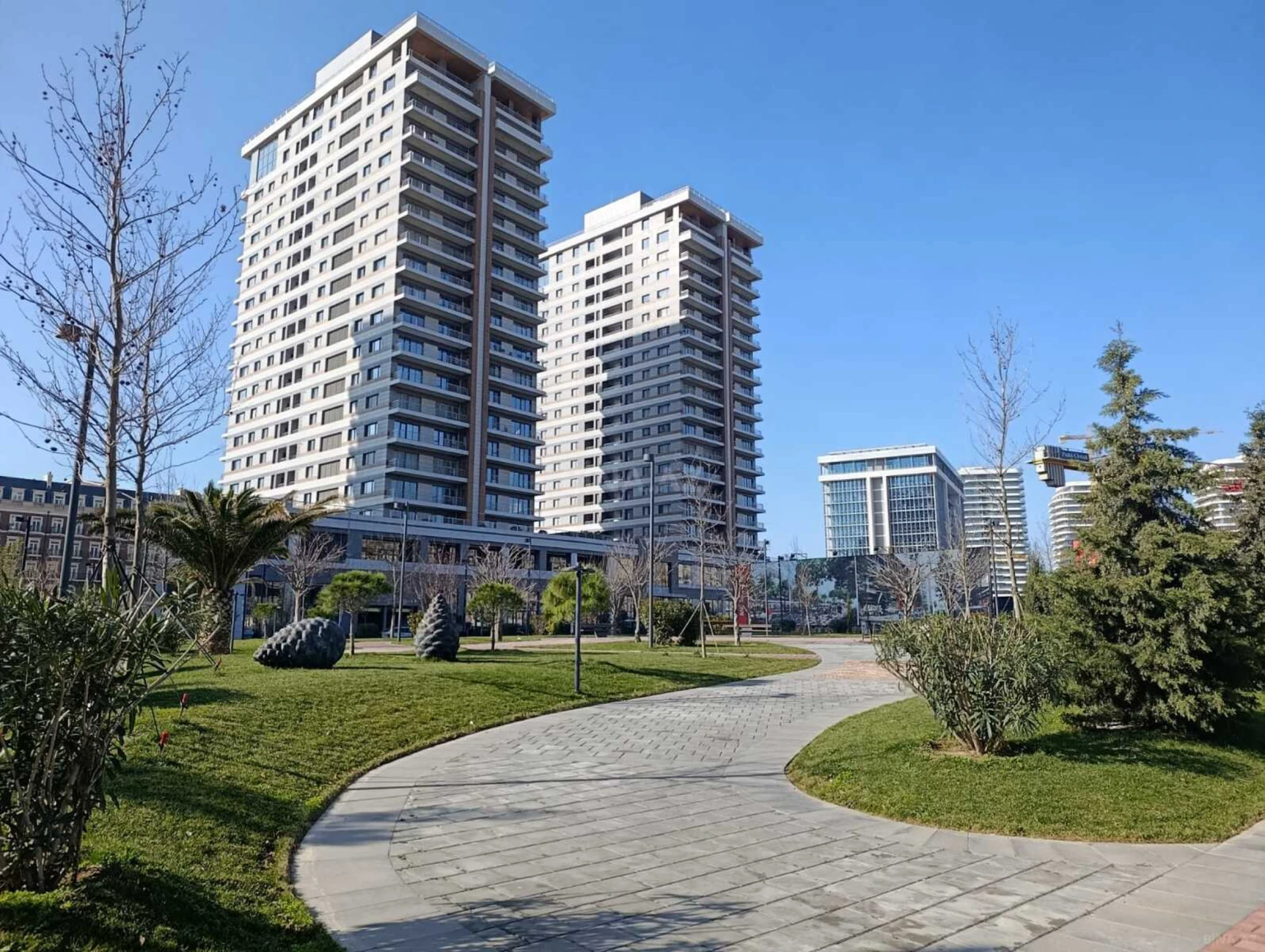 Satılır 3 otaqlı mənzil 157 m²