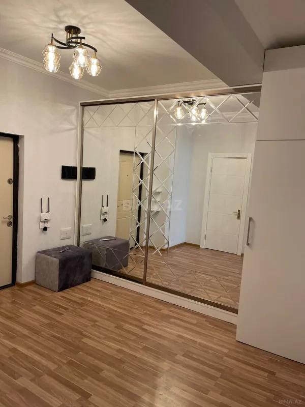 Kirayə verilir 2 otaqlı mənzil 80 m²
