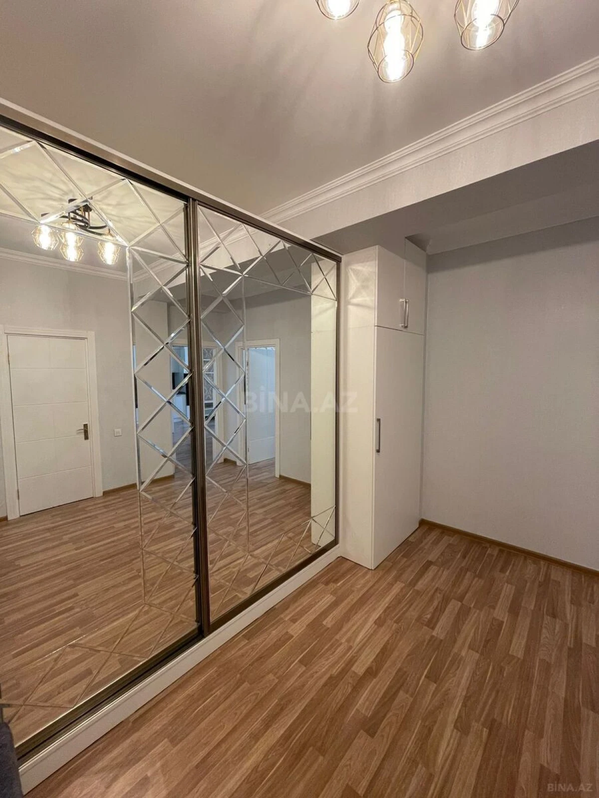 Kirayə verilir 2 otaqlı mənzil 80 m²