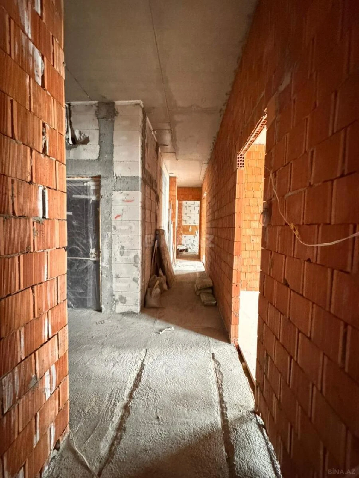 Satılır 3 otaqlı mənzil 144 m²