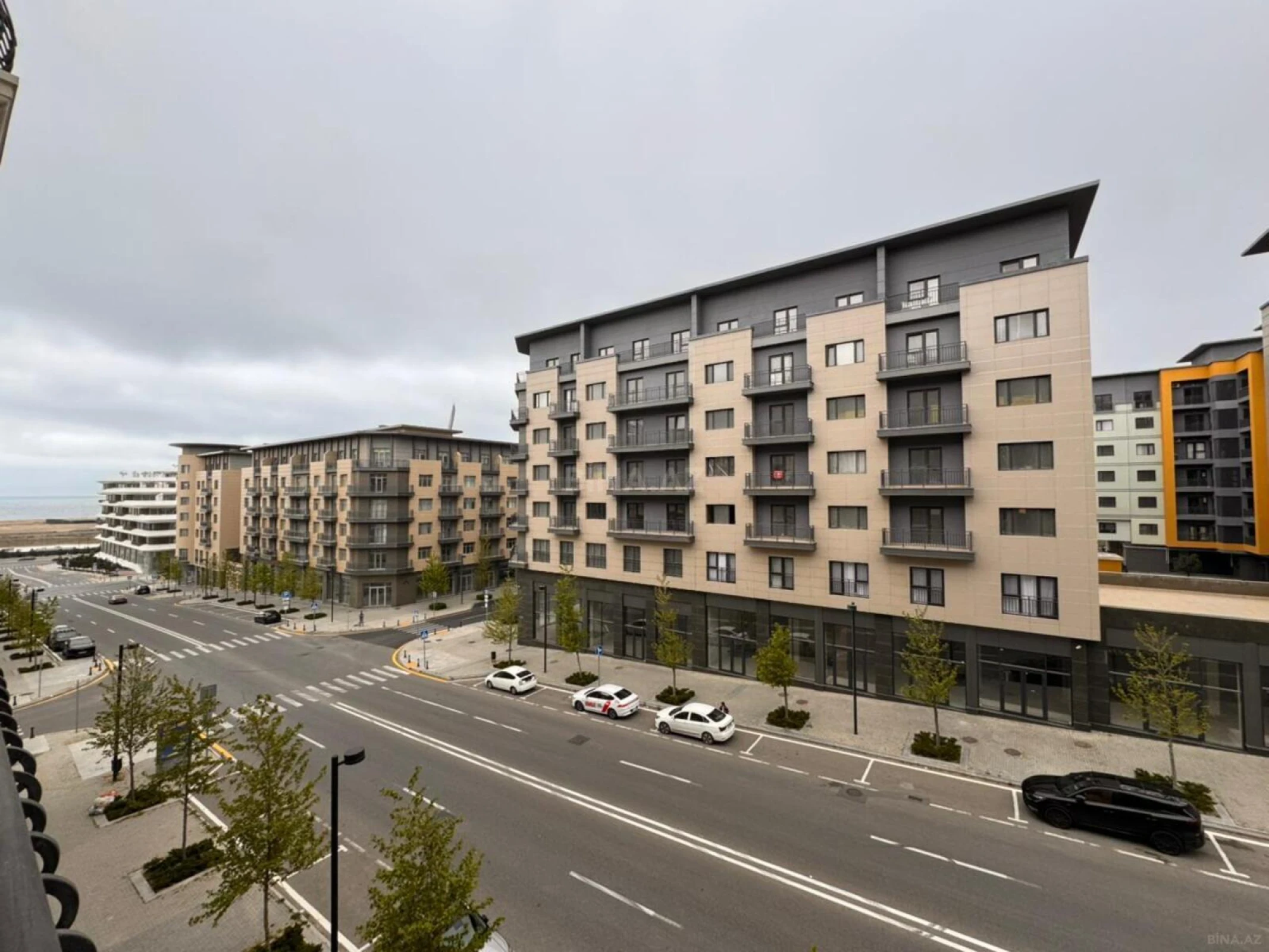 Satılır 3 otaqlı mənzil 144 m²