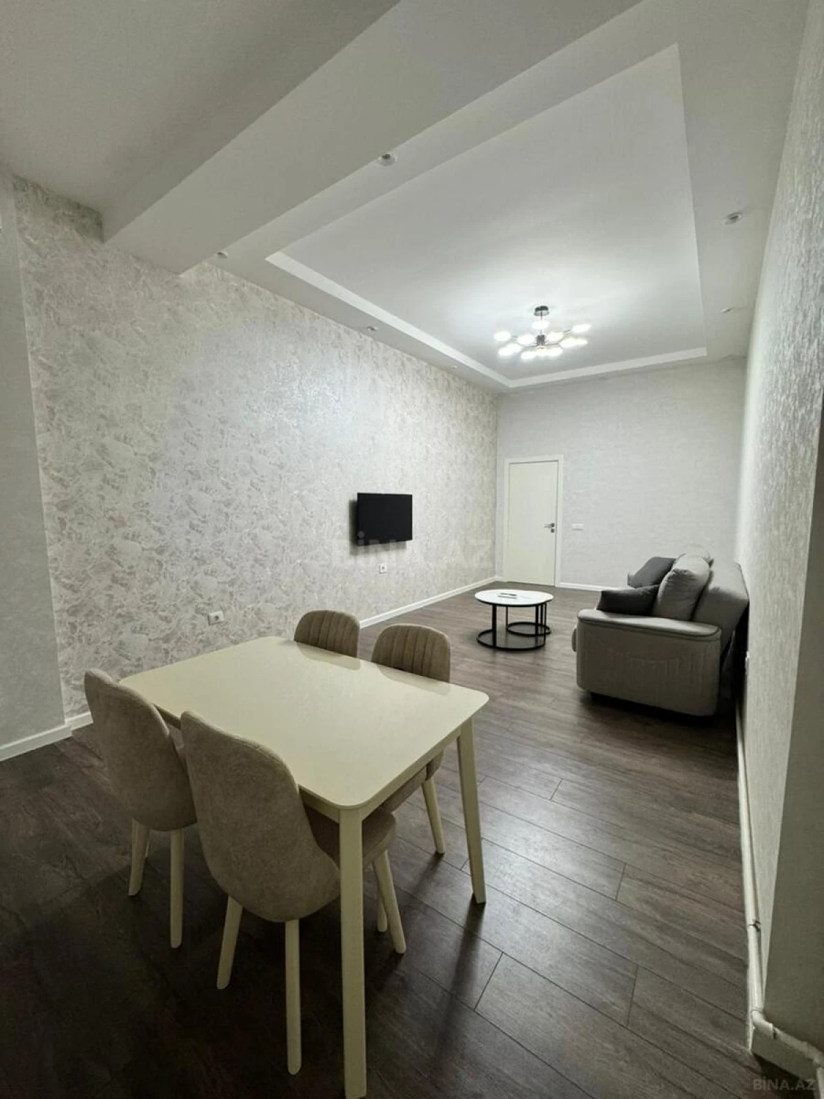 Kirayə verilir 2 otaqlı mənzil 75 m²