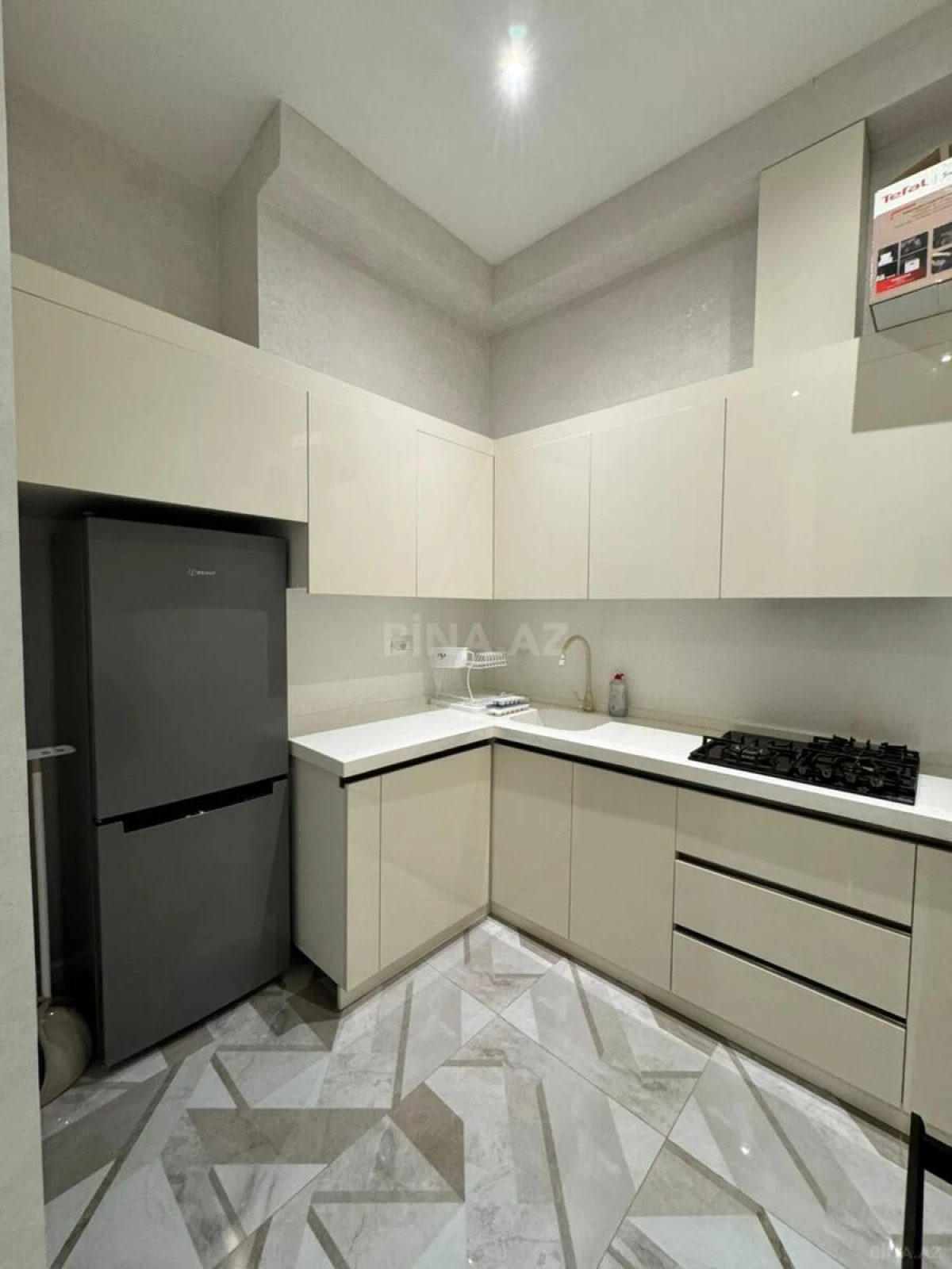 Kirayə verilir 2 otaqlı mənzil 75 m²