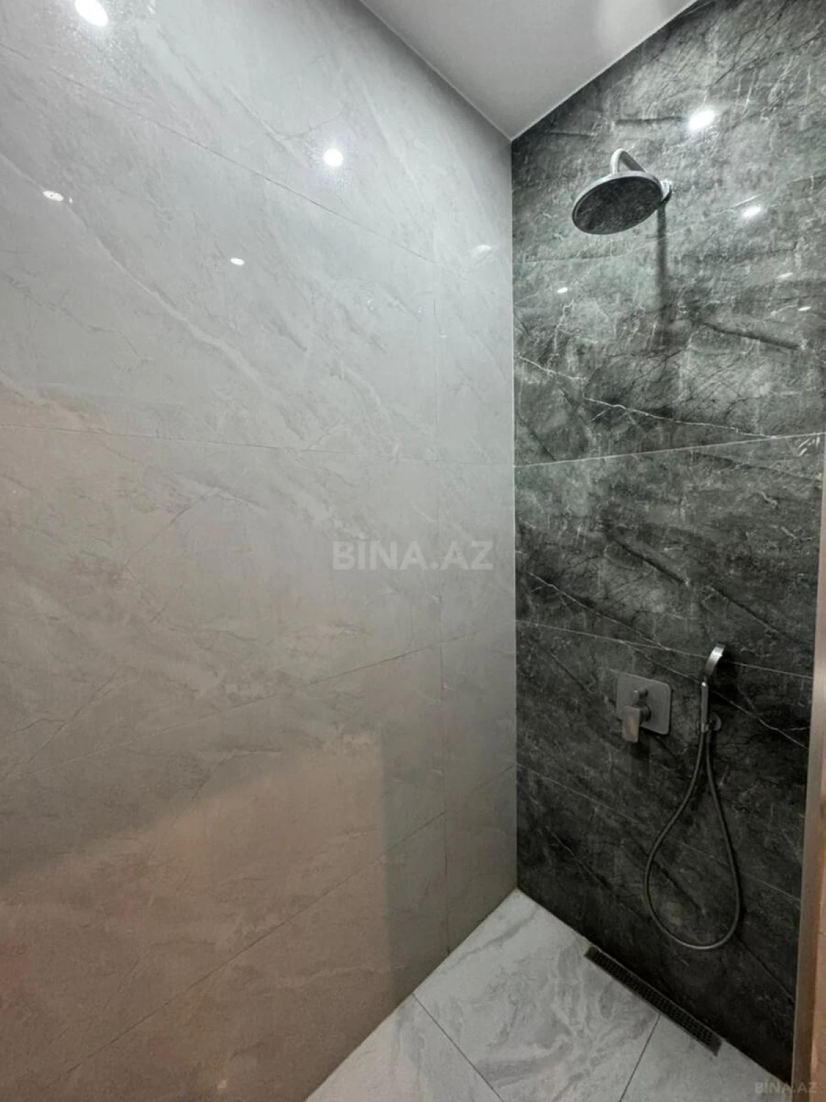 Kirayə verilir 2 otaqlı mənzil 75 m²