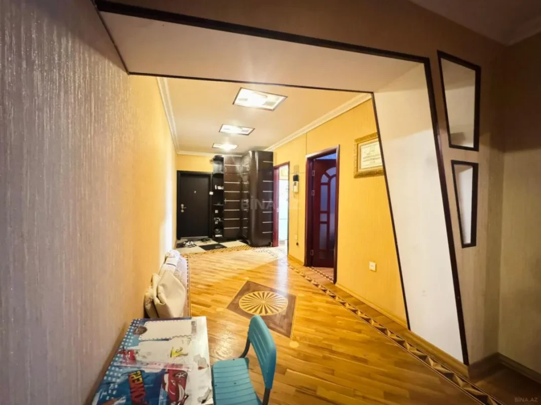 Satılır 3 otaqlı mənzil 130 m²