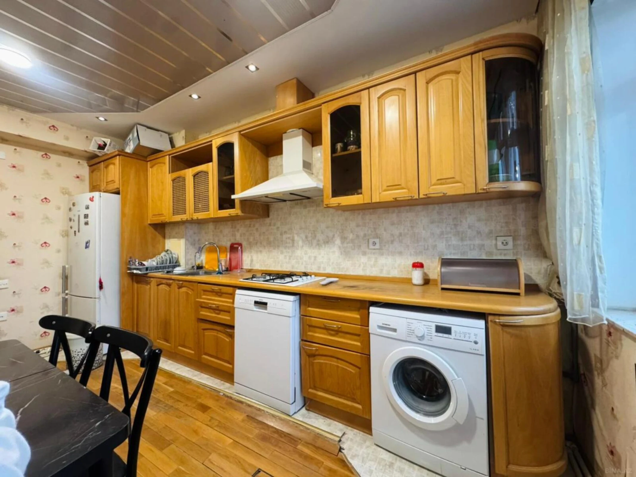 Satılır 3 otaqlı mənzil 130 m²