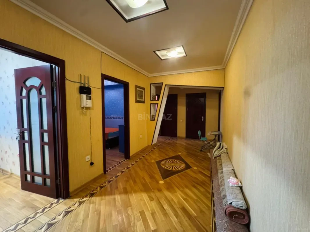 Satılır 3 otaqlı mənzil 130 m²