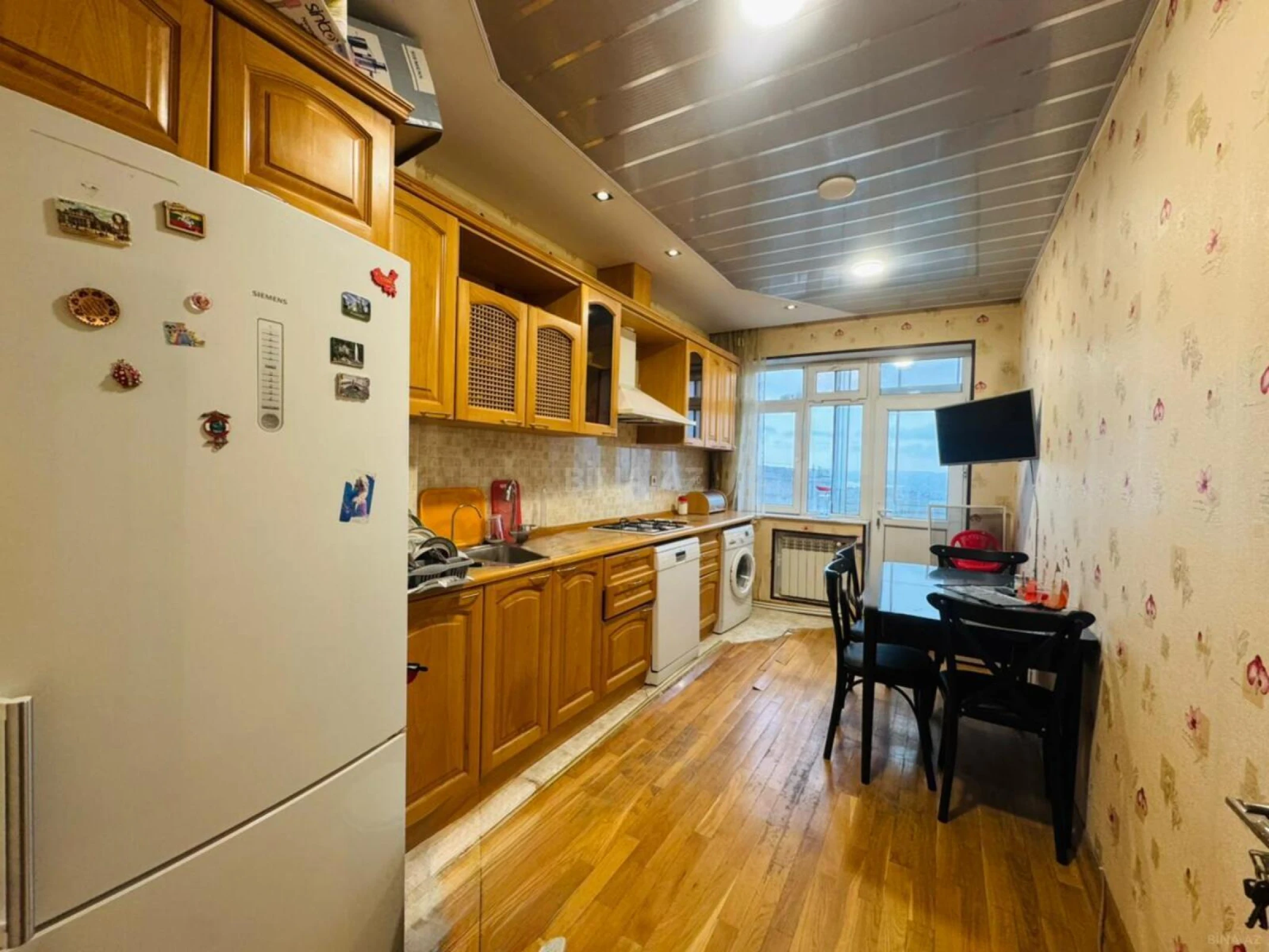 Satılır 3 otaqlı mənzil 130 m²