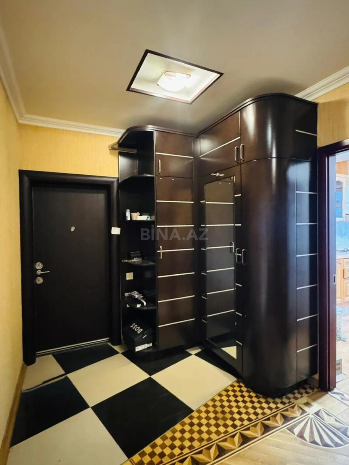 Satılır 3 otaqlı mənzil 130 m²