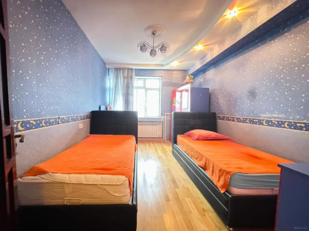 Satılır 3 otaqlı mənzil 130 m²