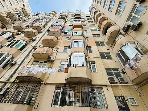 Satılır 3 otaqlı mənzil 130 m²