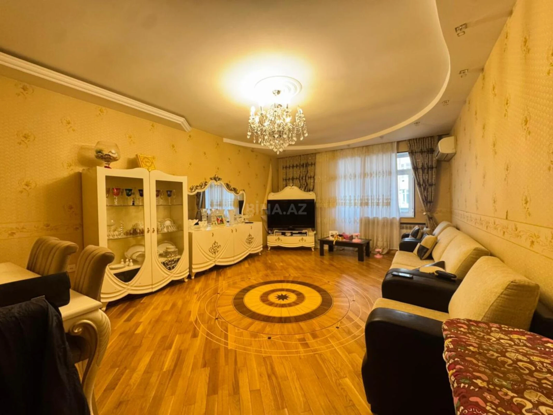 Satılır 3 otaqlı mənzil 130 m²