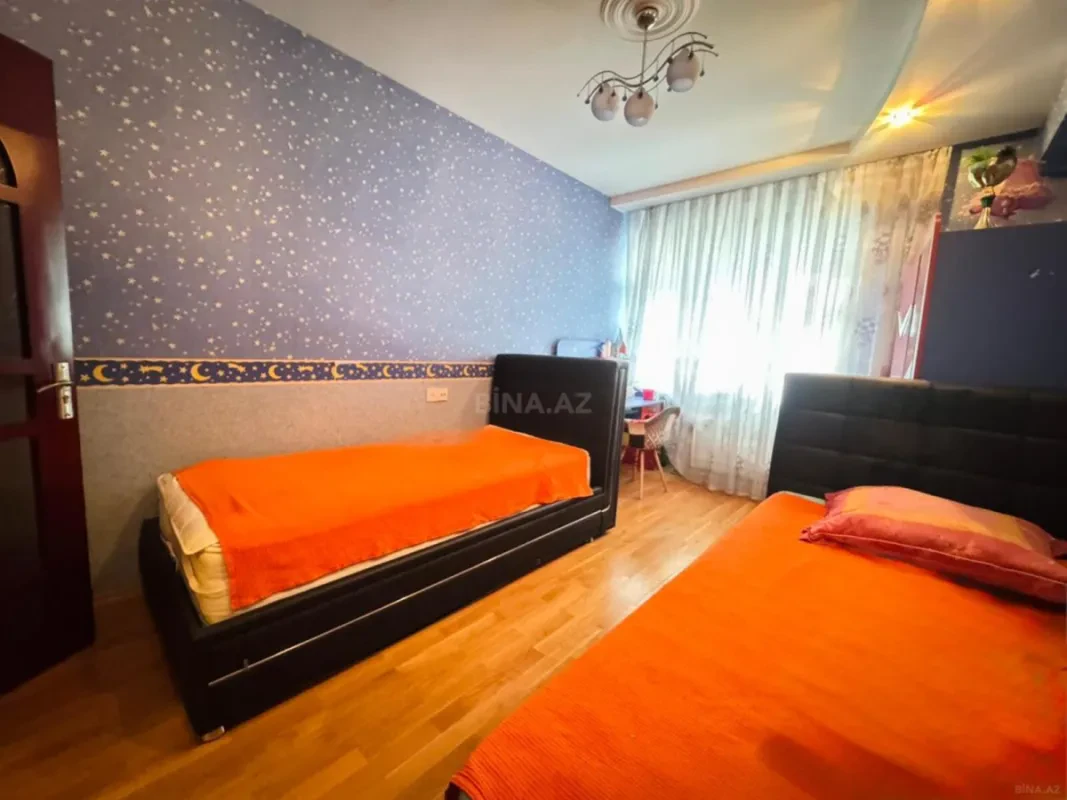 Satılır 3 otaqlı mənzil 130 m²
