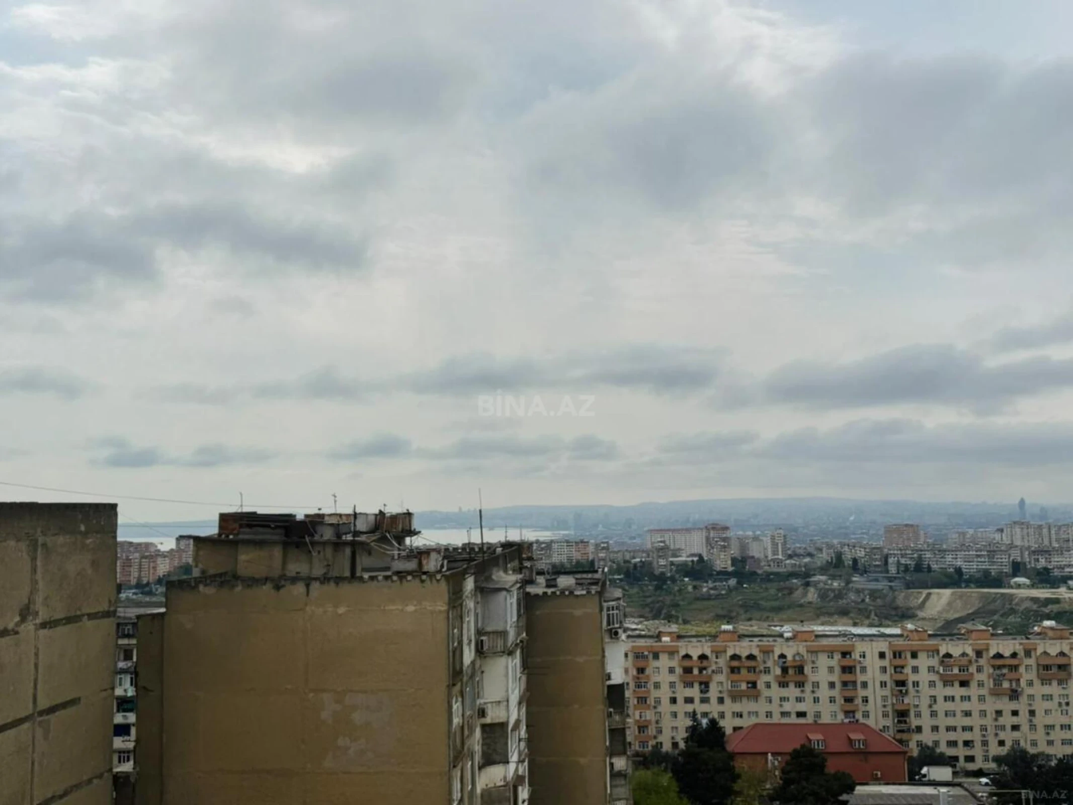 Satılır 3 otaqlı mənzil 130 m²