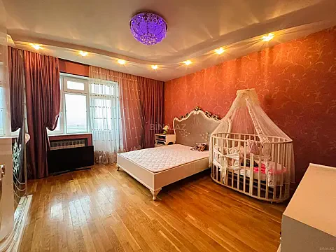 Satılır 3 otaqlı mənzil 130 m²