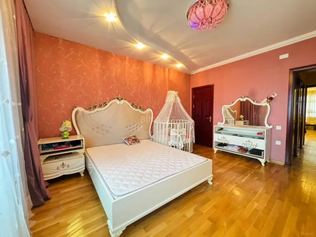 Satılır 3 otaqlı mənzil 130 m²